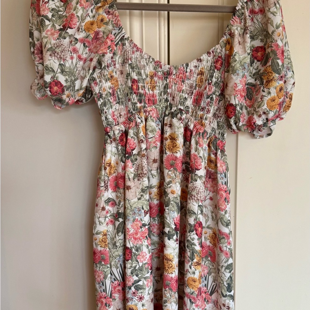 Women’s Size Small Originality Lightly SmockeFloral Mini Dress with Puff Sleeves